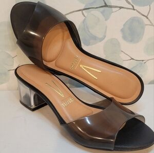 Vizzano Women’s  block heels Sandals. Size 6